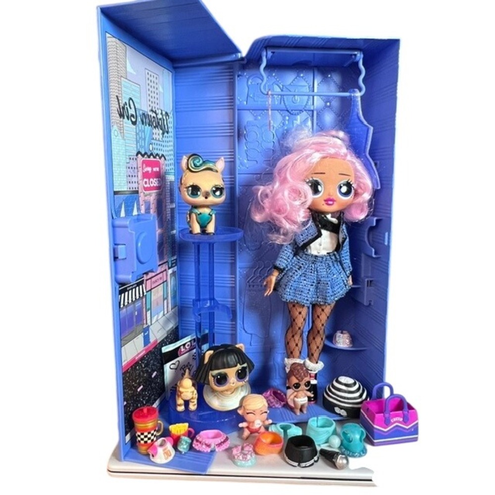LOL Surprise OMG Uptown Girl with Blue Storage Locker Featuring "Uptown Girl"